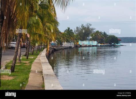 Zonsondergang bij Punta Gorda in Cienfuegos