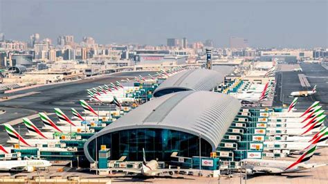 Schematische kaart van Dubai International Airport met de locaties van de terminals.