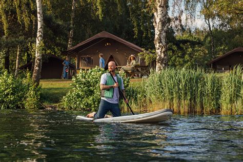 Kanoën op het Victoriameer bij het Lake Resort Beekse Bergen