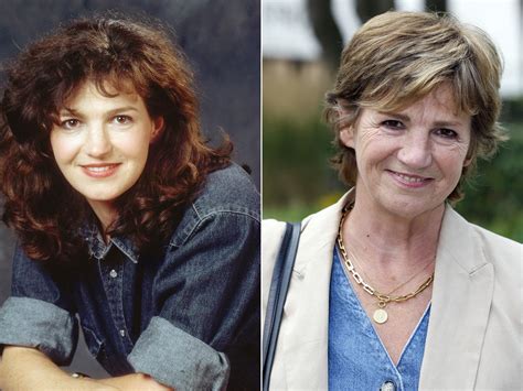 Voorbeelden van verschillende Efteling fotoboekjes door de jaren heen.