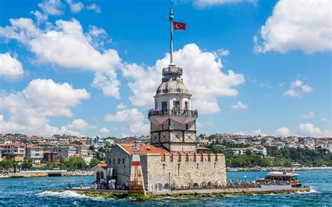 Iconische skyline van Istanbul met moskeeën en de Bosporus