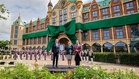 Foto van het Efteling Grand Hotel met de Guinness World Record strik