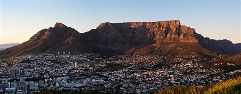 Panorama van Kaapstad met de Tafelberg en Lion's Head