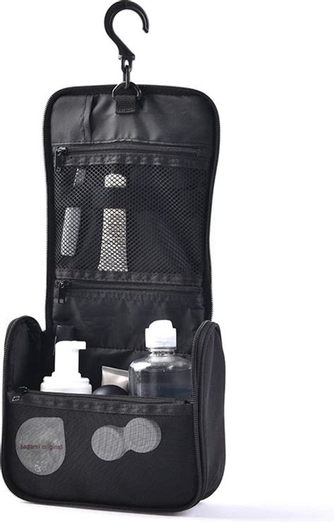 illustratie van een georganiseerde toilettas met essentiële toiletspullen