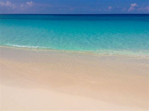 Landschap van Sardinië met rotsformaties en azuurblauwe zee
