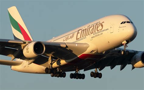 Illustratie van een Emirates Airbus A380 met de cabine-indeling