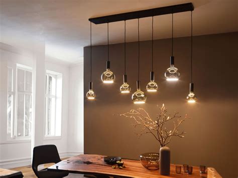 Luxe kerstchalets aan de Königsallee met moderne verlichting