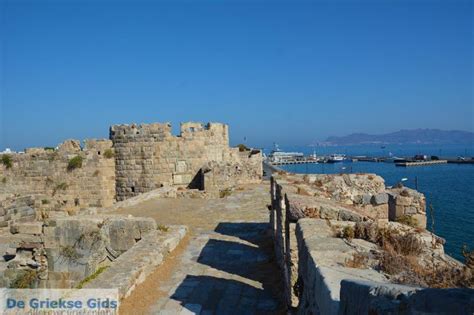 Neratzia fort in Kos-stad bij zonsondergang