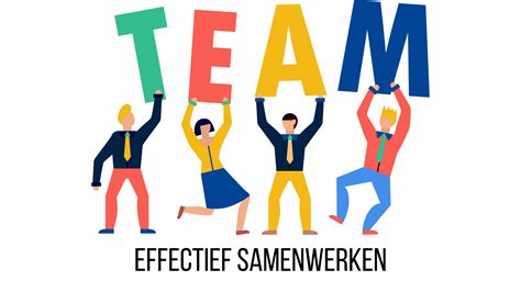 Foto van een team van Roompot medewerkers die samenwerken, met een focus op diversiteit en teamwork.
