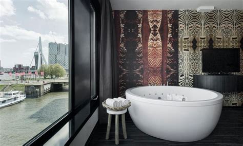 Luxe hotelkamer met uitzicht op de Maas in Mainport Design Hotel, Rotterdam