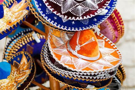 Kleurrijke afbeelding van Mexicaanse hoeden die ronddraaien