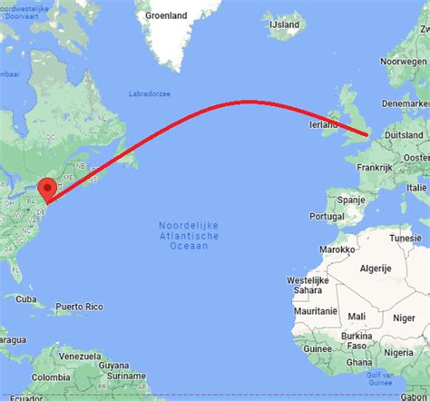 een wereldkaart met de route tussen Holguin en Amsterdam gemarkeerd