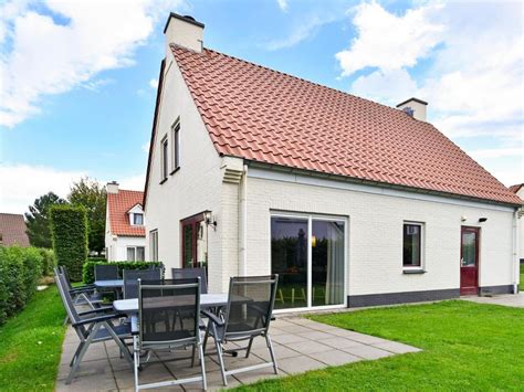 panoramisch uitzicht op Landal Kasteeldomein De Cauberg met de Cauberg op de achtergrond