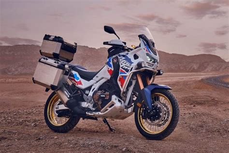 Groepsfoto van deelnemers aan de Honda Africa Twin Adventure Experience