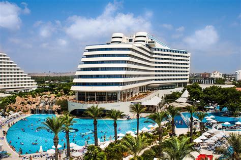 Luxe thematische hotels aan het strand van Lara Beach