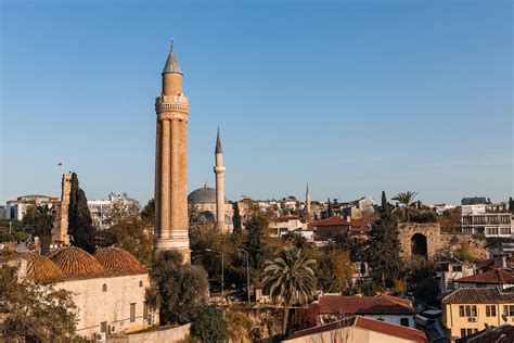 Historisch centrum van Antalya met de Yivli Minare Moskee