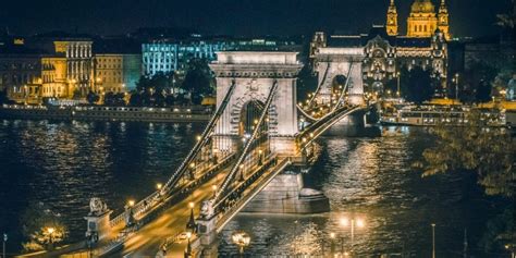 De iconische Kettingbrug die Boeda en Pest verbindt in Boedapest