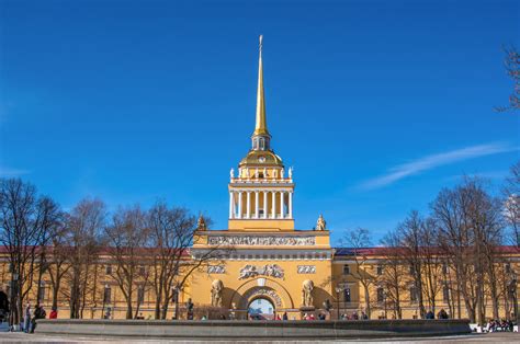 Panorama van Sint-Petersburg met de Winterpaleis en de Admiraliteit