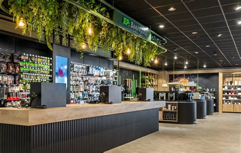 Illustratie van de vernieuwde Market Square met nieuwe winkelinrichting