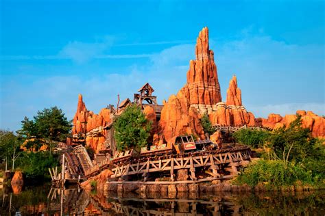 Illustratie van Big Thunder Mountain in Frontierland