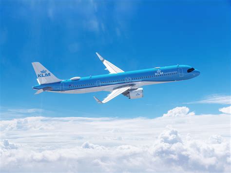 Interieur van een KLM vliegtuig met passagiers