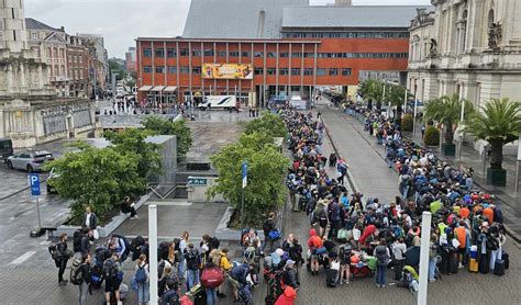Infographic met tips voor het vermijden van lange wachtrijen op de luchthaven