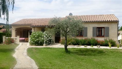 Infographic met prijzen en beschikbaarheid van vakantiehuizen in Kröv