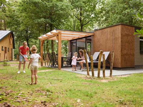schematische weergave van het ecologische vakantiepark met huisjes, camping en moestuin