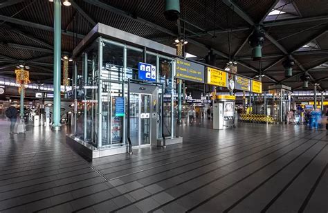 Interieur van de terminal op Schiphol