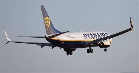 Schema van een Ryanair vlucht met vertrektijd, reisduur en bestemming.