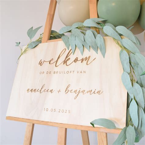 Illustratie van een hotel met een welkomstbord