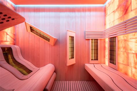 Illustratie van de diverse wellnessfaciliteiten, zoals sauna's, stoombaden en zwembaden.