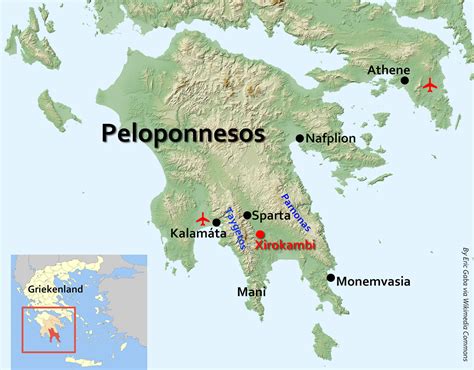 Landschap van de Peloponnesos met bergen en kustlijn