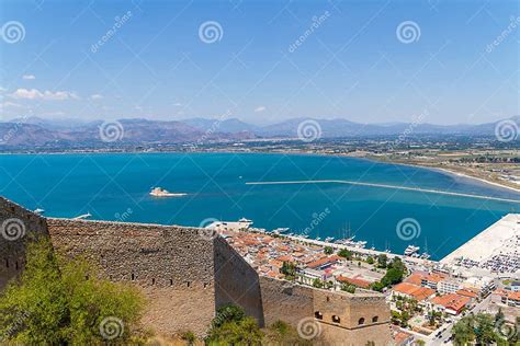 Uitzicht over de stad Nafplio met het Palamidi fort