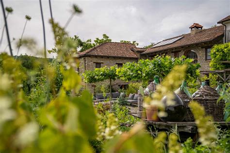 Een sfeervolle agriturismo in het Italiaanse platteland, perfect voor een ontspannen verblijf.
