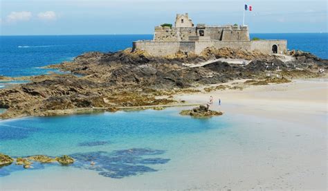 Uitzicht over de vestingmuren van Saint-Malo