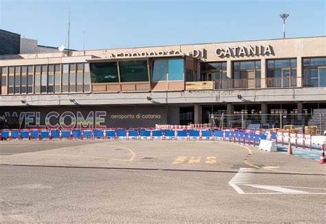 Luchthaven Catania Fontanarossa Airport met vliegtuigen op het platform