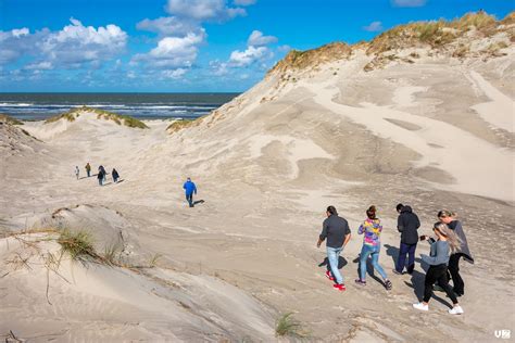 Panoramisch uitzicht op de duinen en het strand van Terschelling