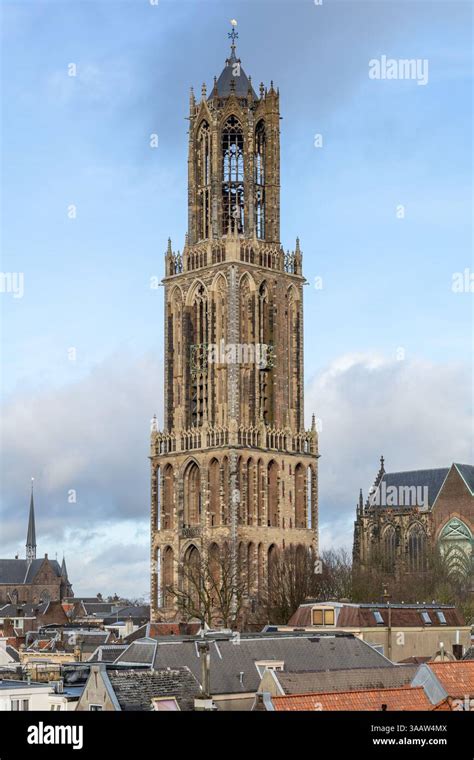 De Domtoren in Utrecht, een iconisch monument in de stad.