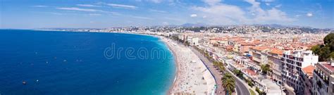 Panoramisch uitzicht op de stranden en kustlijn van de Côte d'Azur