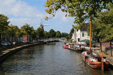 Karakteristieke grachten en gevels in Dokkum