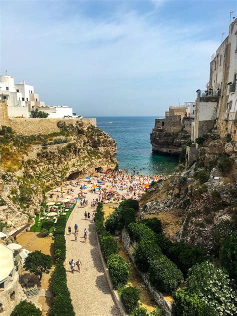 Uitzicht op de kliffen van Polignano a Mare