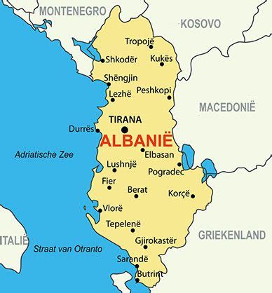 Kaart van Albanië met belangrijke steden en bezienswaardigheden, aangeduid met routes vanaf Tirana.