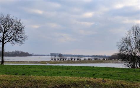 Uitzicht op de rivier de Vecht vanaf een hotelterras