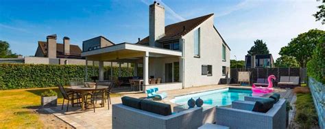 Infographic met populaire thema's voor groepsaccommodaties: zwembad, jacuzzi, huisdieren welkom.