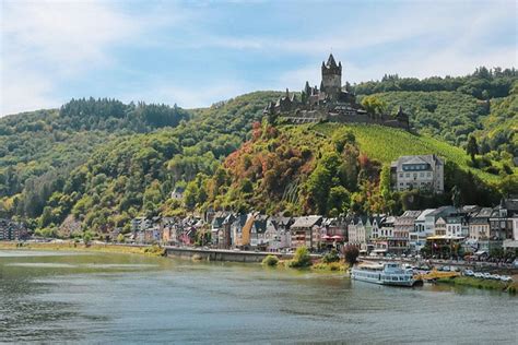 panoramisch uitzicht over Landal Ferienresort Cochem met de Moezel op de achtergrond