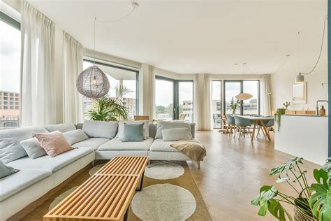een sfeervol ingerichte woonkamer van een groepsaccommodatie