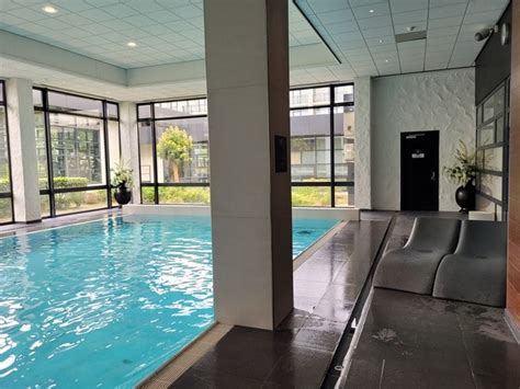 Interieurfoto van het zwembad en wellnesscentrum van Van der Valk Hotel Schiphol