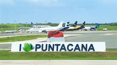 Foto van de diverse eetgelegenheden op Punta Cana International Airport.