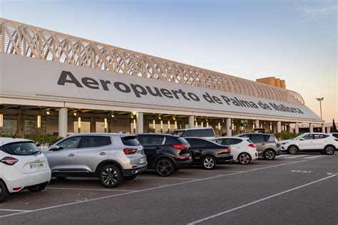 Overzicht van autoverhuurbedrijven op de luchthaven van Sevilla